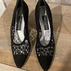 Stuart Weizmann lace pumps